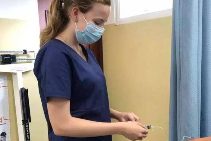 Anna bei der Arbeit im Krankenhaus